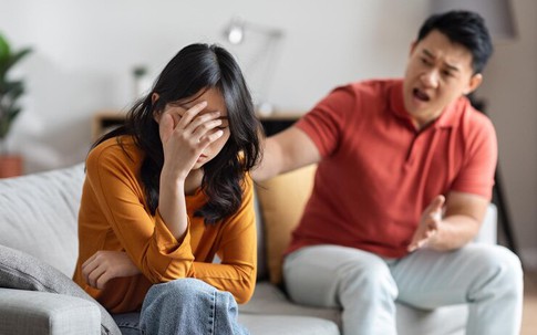 Chồng quản tiền sinh hoạt hàng tháng còn muốn vợ 'vừa chăm con vừa đi làm lương cao' như 'vợ người ta'