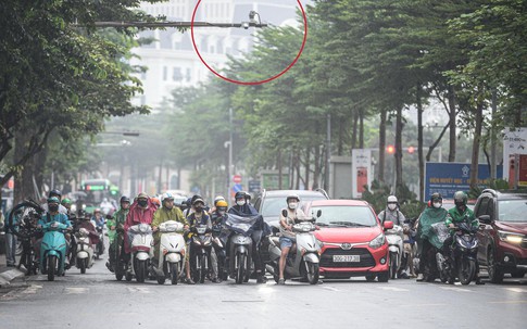 Hình ảnh giao thông khác lạ trên tuyến đường có camera AI giám sát