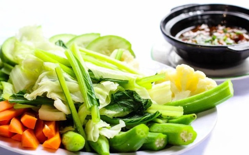 Sai lầm khi ăn rau luộc để giảm cân, cô gái 24 tuổi sốc khi biết mình bị biến chứng do viêm tụy cấp