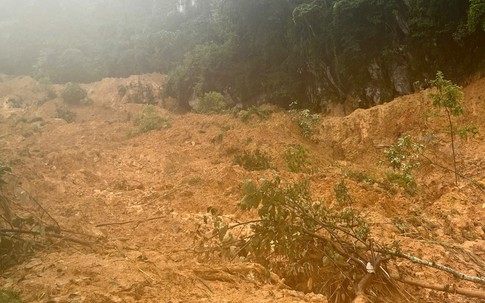 Tuyên Quang: Lũ cuốn trôi một ngôi nhà 4 người mất tích