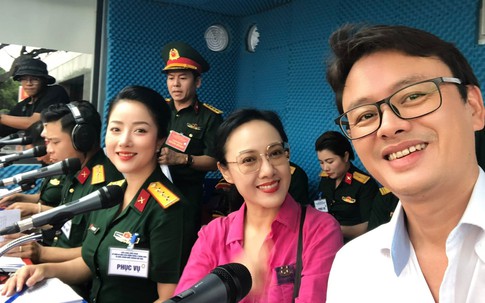 Căn nhà xanh mát của giọng đọc nam ấm cúng tại lễ diễu binh, diễu hành A80