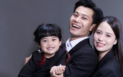 Nhan sắc “hack tuổi” của vợ diễn viên Phương Nam vai Tạ trong phim Mưa Đỏ