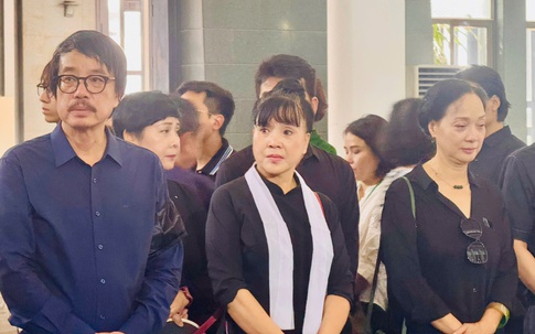 NSND Lê Khanh, NSND Lan Hương 'Em bé Hà Nội' khóc nghẹn trong tang lễ NSND Phạm Thị Thành