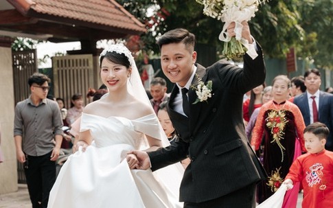 Lấy chàng trai nhà đối diện, cô dâu Hà Nội tiết lộ bản cam kết độc lạ của mẹ