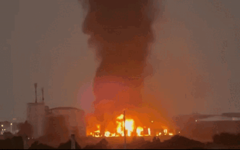 Hà Nội: Xe Robot 'tham chiến', dập tắt vụ cháy kho xưởng rộng 2.000m² tại Đan Phượng