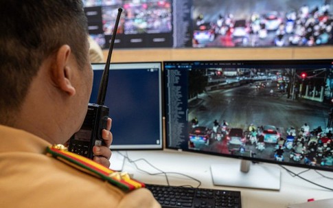 Hà Nội: Camera AI và Cảnh sát trực ban giám sát chặt từ vi phạm giao thông đến trật tự đô thị