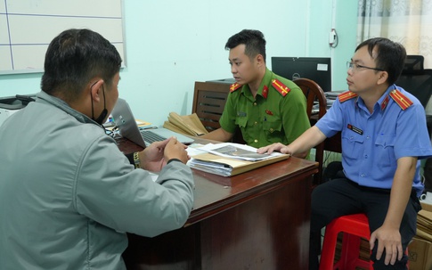 Vụ xe khách rượt đuổi xe tải ở Đồng Tháp: Khởi tố, bắt tạm giam cả 2 tài xế