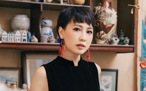 Mẹ vợ Đoàn Văn Hậu lại gây chú ý ở tuổi U50