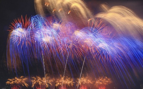 Trận địa pháo hoa lớn chưa từng có ở Hà Nội mừng thành công Đại hội Đảng XIV