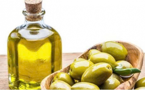 Bôi dầu ô liu lên da mỗi ngày: Lợi ích bất ngờ và những điều cần lưu ý