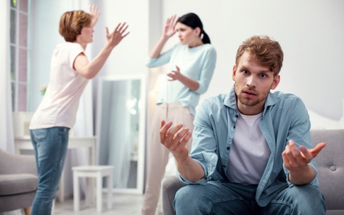Tại sao chúng ta luôn lịch sự với người lạ nhưng lại gay gắt với người thân?: Sự thật đáng phải suy ngẫm