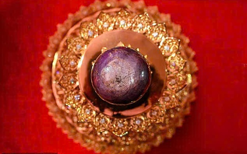 Phát hiện viên sapphire nặng 3.563 carat trị giá tới 10.507 tỷ đồng gây chấn động thế giới