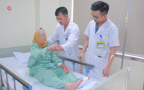 Thay khớp háng, lấy lại vận động cho cụ bà 104 tuổi có nhiều bệnh mạn tính