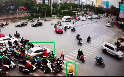 Hà Nội: CSGT kích hoạt 'làn sóng xanh', mở đường cứu sản phụ vỡ ối giờ cao điểm