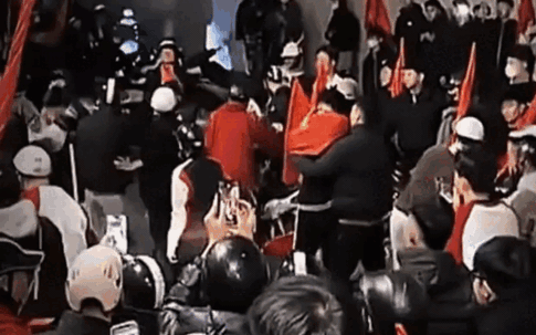 Hà Nội: Bắt khẩn cấp nhóm đối tượng sàm sỡ cô gái, đánh hội đồng bạn trai khi 'đi bão' ở hầm Kim Liên