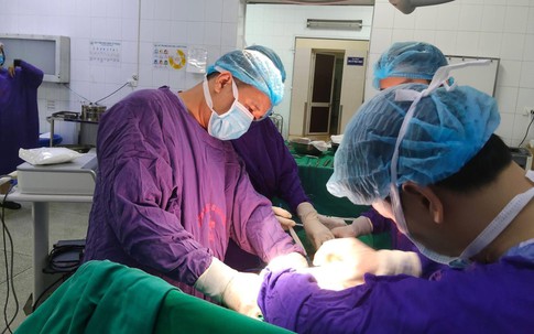 Người đàn ông 43 tuổi phát hiện ung thư hiếm gặp từ ca mổ viêm ruột thừa