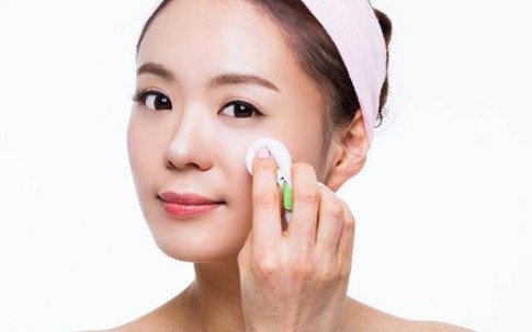 Bí quyết chăm sóc da, trang điểm ngày Tết để đẹp và rạng rỡ đón Xuân