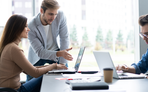 Đi làm đầu năm: Cách đón tài lộc và bình an khi trở lại