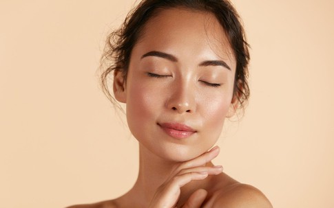 Xu hướng trang điểm năm 2026: Các tông màu ấm áp của thập niên 90 đang trở lại