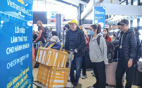 "Cháy vé" nhiều đường bay Tết từ TPHCM đi miền Trung, miền Bắc