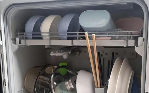 Chồng khiến vợ bật khóc bỏ nhà đi giữa đêm chỉ vì mua máy rửa bát không bàn bạc