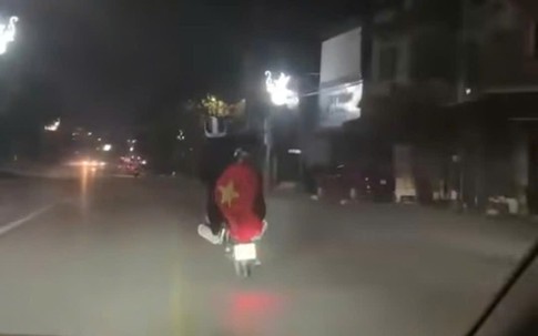 Thái Nguyên: Xử phạt nam thanh niên 'bốc đầu' xe máy trên phố