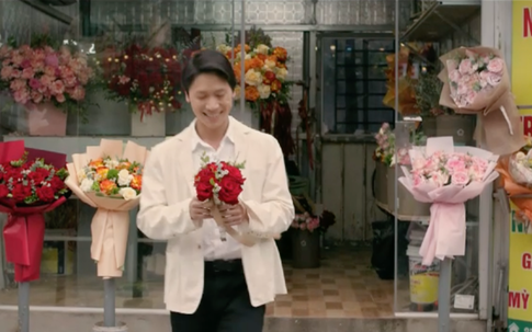 Đi mua hoa tặng Thư, Biên bị bố ruột đâm trọng thương