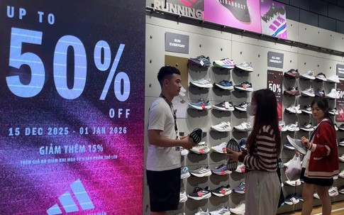 Đua nhau giảm giá đầu năm mới: Người tiêu dùng được lợi hay mắc bẫy khuyến mại quen thuộc?