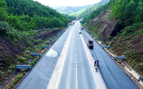 Liên tiếp tổ chức phương án giao thông tạm thời, dự án mở rộng cao tốc La Sơn - Hòa Liên hiện ra sao?