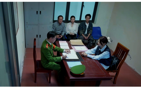 Gia đình đưa Ánh Dương ra cơ quan công an tố cáo kẻ 'tống tình'