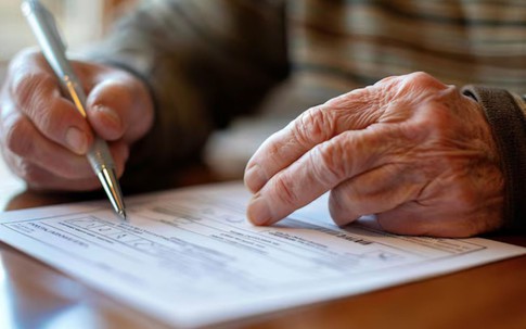 Cụ bà di chúc cho giúp việc thừa kế toàn bộ tài sản: Bí mật 8 năm khiến con cháu lặng người