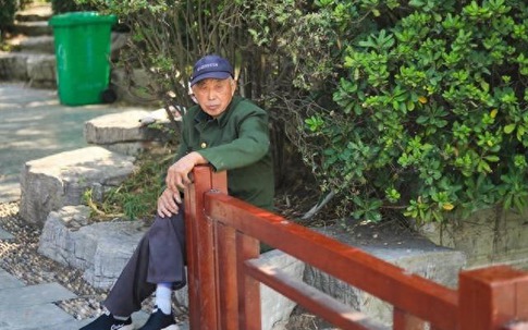 66 tuổi, nằm viện vì nhồi máu não, tôi hiểu ra sai lầm lớn nhất của tuổi già là trông cậy người khác