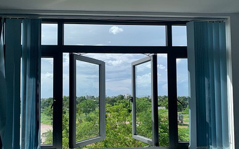 Đây mới là cách chống thấm, hút ẩm cửa sổ mùa mưa và hạn chế ban công đọng nước