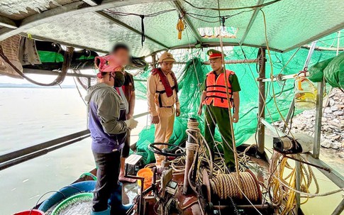 Hà Nội: Dùng kích điện 'tận diệt' thủy sản trên sông, liên tiếp 3 đối tượng bị xử lý nghiêm