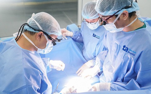 Sưng vùng kín bất thường, bé gái sinh non 27 ngày tuổi được phát hiện thoát vị bẹn hai bên