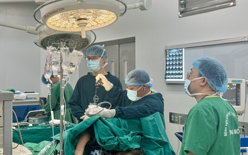 Ho ra đờm có mùi giống phân, người đàn ông phát hiện tình trạng hiếm gặp