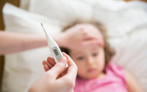 Thấy con sốt liền săn lùng Tamiflu: Sai lầm tai hại mùa cúm và 7 khuyến cáo khẩn từ Bộ Y tế