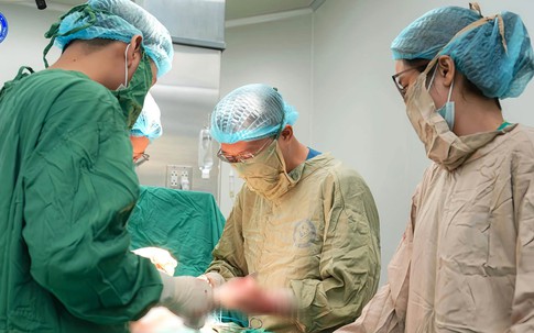 Ca mổ lấy thai đặc biệt ở sản phụ ung thư vú di căn nhiều vị trí