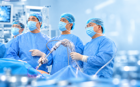 Đi ngoài ra máu, người phụ nữ 74 tuổi phát hiện khối u đại tràng sigma