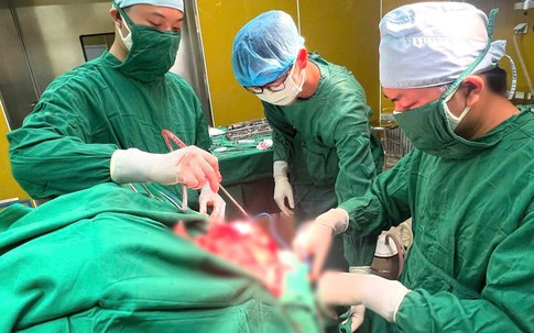 Ghép mảnh sọ tự thân đặc biệt cho bệnh nhân chấn thương sọ não nặng