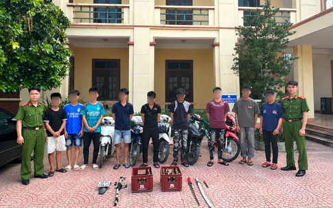 Khởi tố 8 thanh thiếu niên mang hung khí 'truy sát' người đi đường tại Phú Thọ