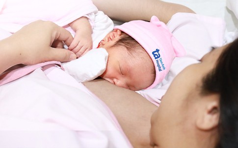 Kết hôn muộn, người phụ nữ 41 tuổi may mắn sinh con khỏe mạnh từ phôi duy nhất sau sàng lọc