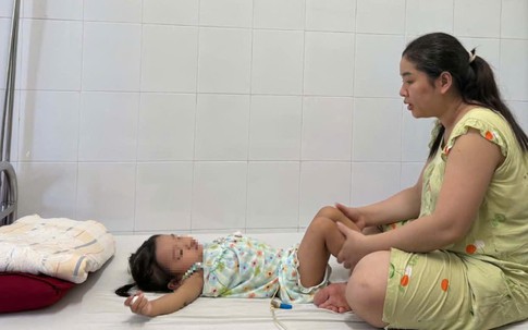 MS 1125: Con bệnh nặng liên tục nằm viện từ lúc chào đời, người mẹ ở Huế cầu mong được giúp đỡ