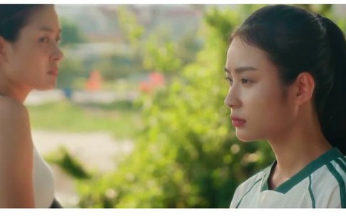 Minh bất ngờ thông báo giải tán đội bóng nữ làng Xuân
