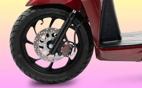 Trải nghiệm xe máy điện giá 23,5 triệu đồng ở Việt Nam đẹp tựa Vision, thiết kế gọn gàng, động cơ khỏe, đi 100km/lần sạc, rẻ chỉ như xe số Wave Alpha thích hợp đi trong đô thị