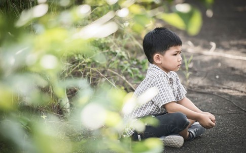 Kiểu cha mẹ tưởng hiền lành nhất lại khiến con tổn thương sâu nhất: 10 năm sau mới trả giá