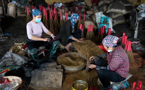 Làng làm hương truyền thống tất bật những ngày cận Tết 2026