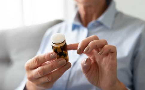 3 rủi ro tiềm ẩn khi vô tình sử dụng vitamin quá hạn sử dụng