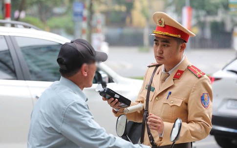 Hơn 800 trường hợp vi phạm nồng độ cồn bị xử lý trong trưa mùng 1 Tết Bính Ngọ