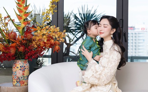 Cưng xỉu khoảnh khắc đáng yêu con gái thứ 3 của Hoa hậu Đặng Thu Thảo